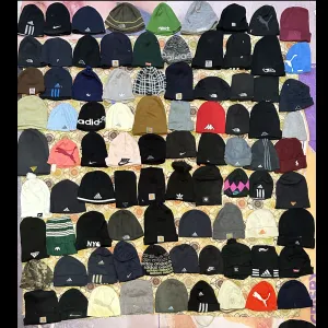 Mix branded vintage Bennie caps 100 pieces