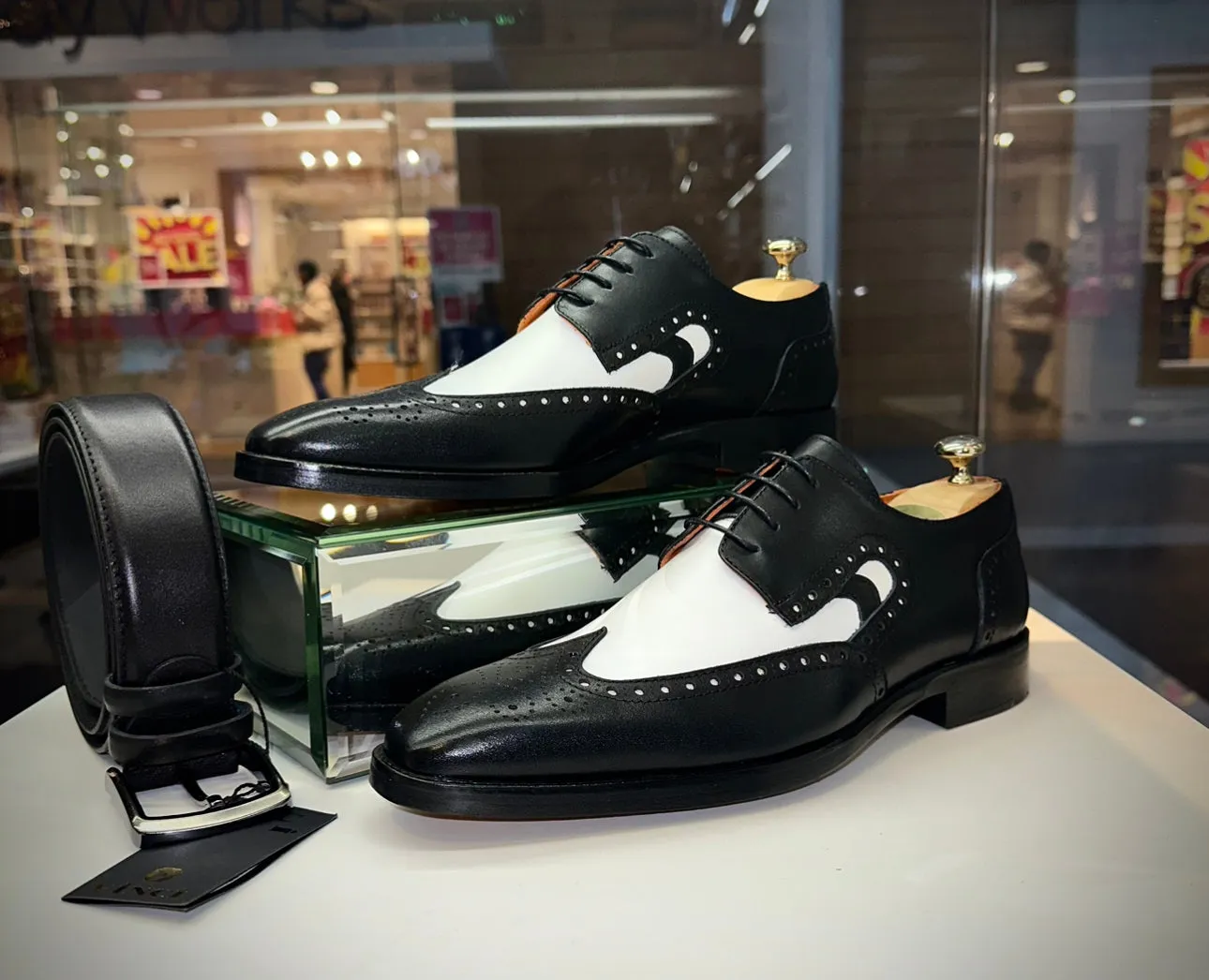 The Neiva Black & White Wingtip Semi Brogue Derby Men Shoe